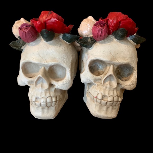 Skull with Roses - Picture 3 of 9